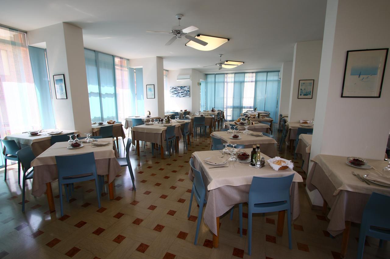 Hotel Tre Assi ريميني المظهر الخارجي الصورة