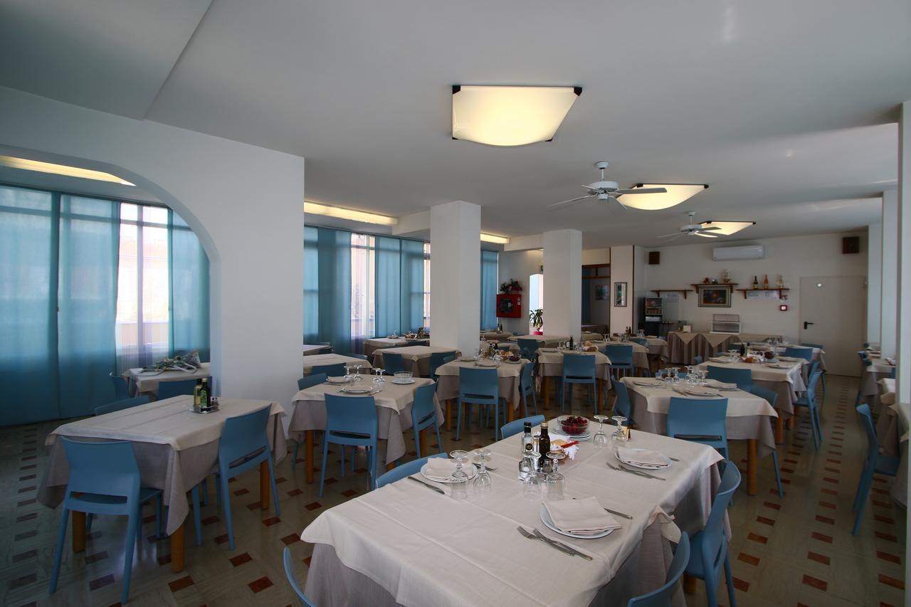 Hotel Tre Assi ريميني المظهر الخارجي الصورة