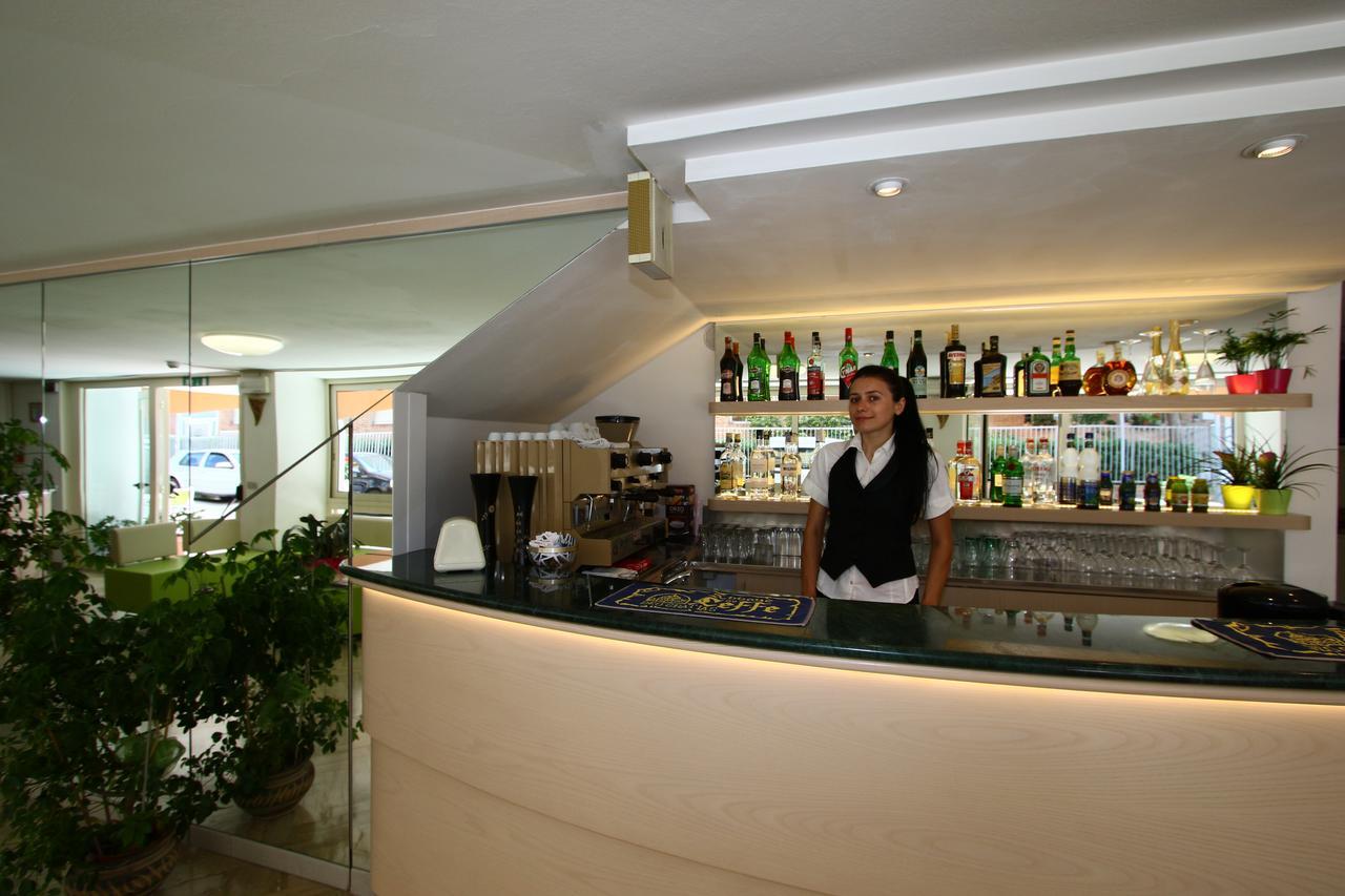 Hotel Tre Assi ريميني المظهر الخارجي الصورة