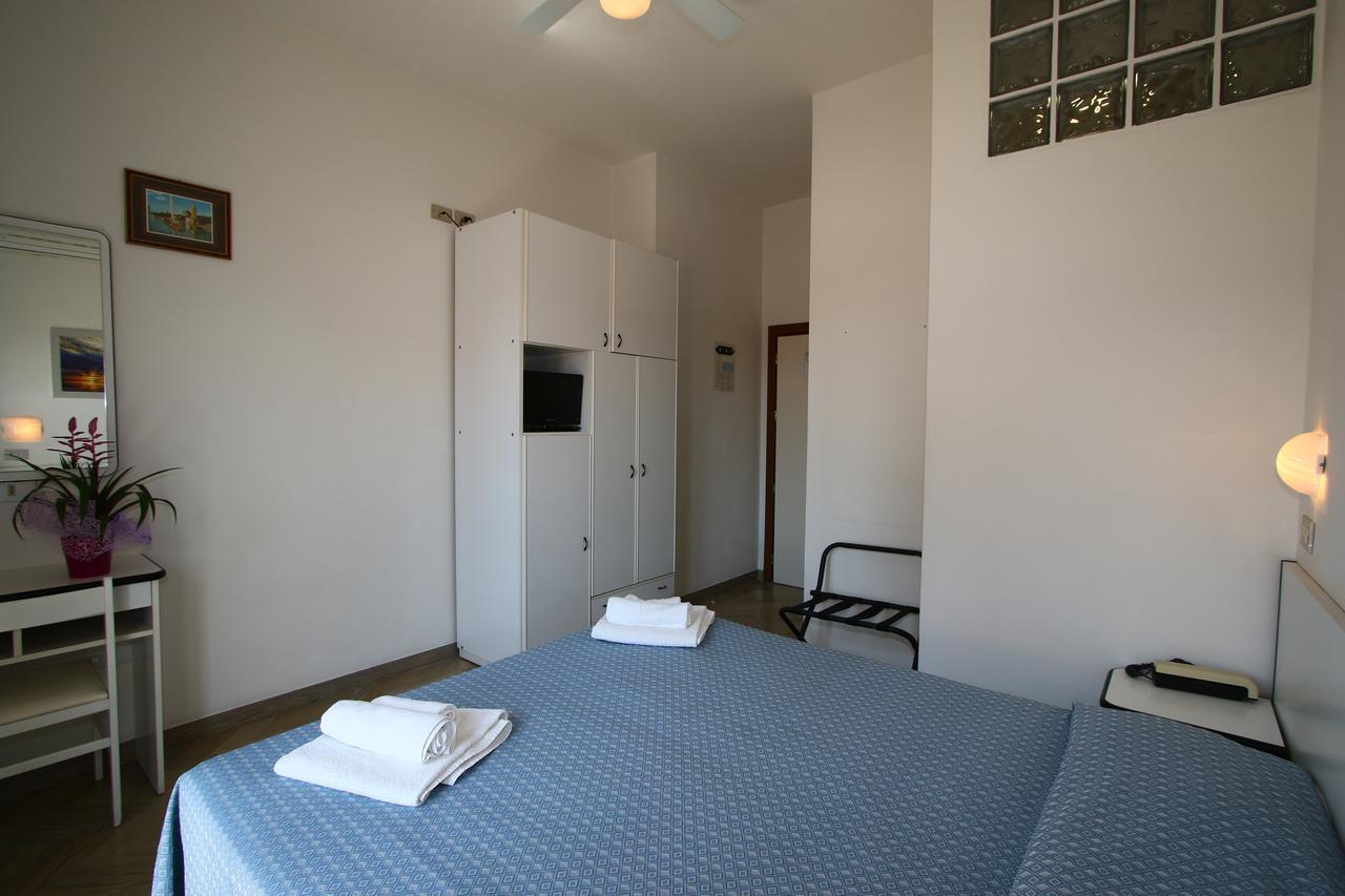 Hotel Tre Assi ريميني المظهر الخارجي الصورة